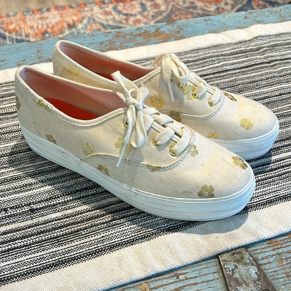 Sold at Anthropologie Keds TRIPLE HIBISCUS NATRUAL / GOLD Size 6.5 - Picture 3 of 8